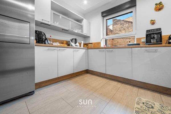 MODERNE EINBAUKÜCHE