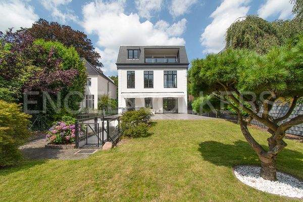 Gärtnerisch schön gestalteter Garten mit Südost-Ausrichtung