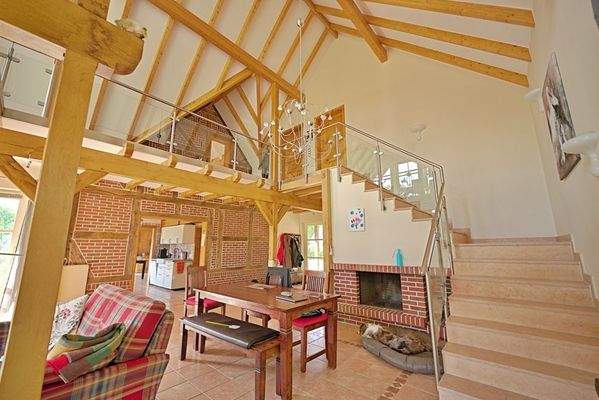 Wohnhaus EG Wohnbereich und Treppe