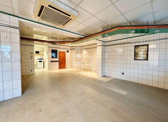 Ehemaliger nun freier Verkaufsraum im EG