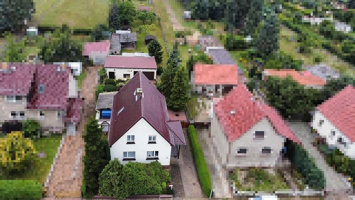 Einfamilienhaus mit Garage und Nebengelass