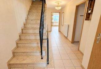 Eingangsbereich mit Treppe, EG