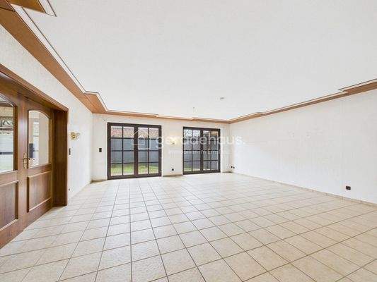 CAM03818G0-PR0073-STILL034