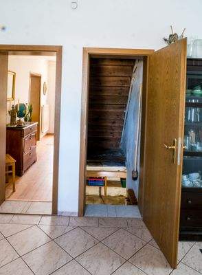 Wohnhaus EG Zugang zum Keller 8196.jpg