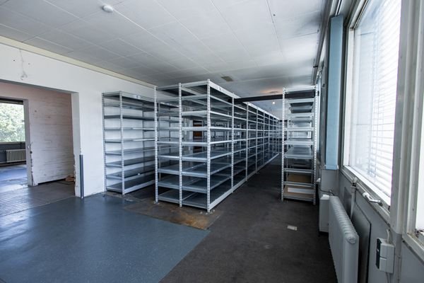 Große Arbeits-/Lagerfläche (südseite) - EG