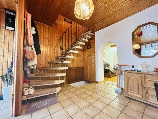 Eingangsbereich und Treppe