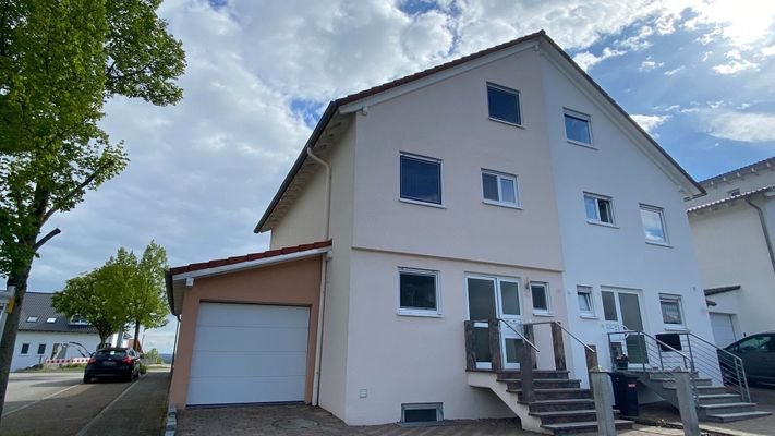 Frontansicht mit Garage