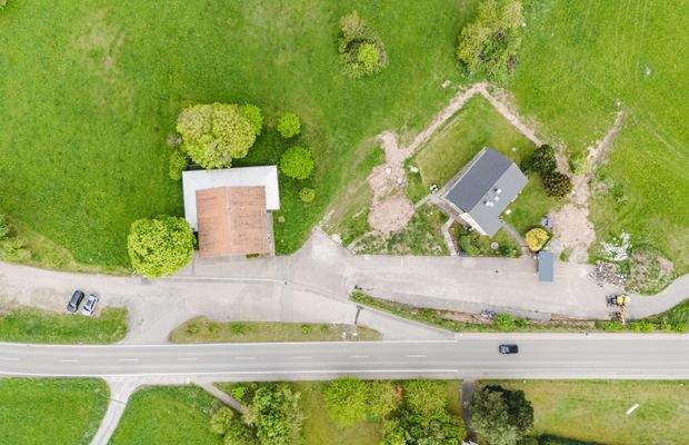 Ansicht mit Nachbargebäuden