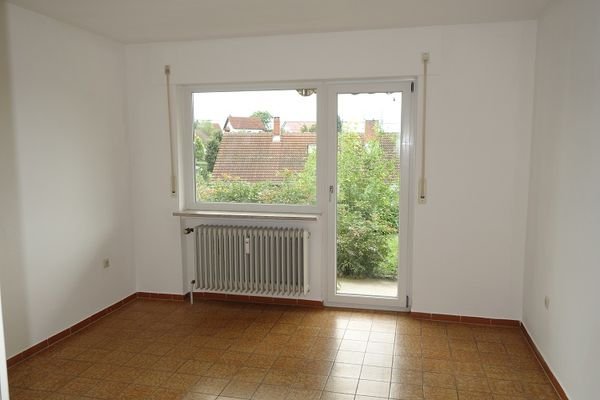 Zimmer 2 mit Ausgang Terrasse