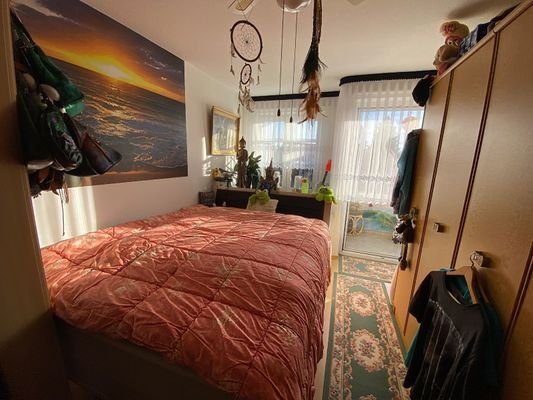 Schlafzimmer mit Ausgang Balkon