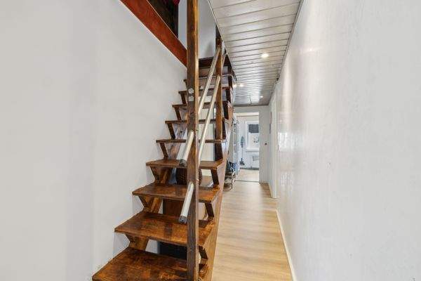 DG | Flur & Treppe zum Dachboden (1)