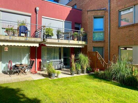 Terrasse und Gartenanteil