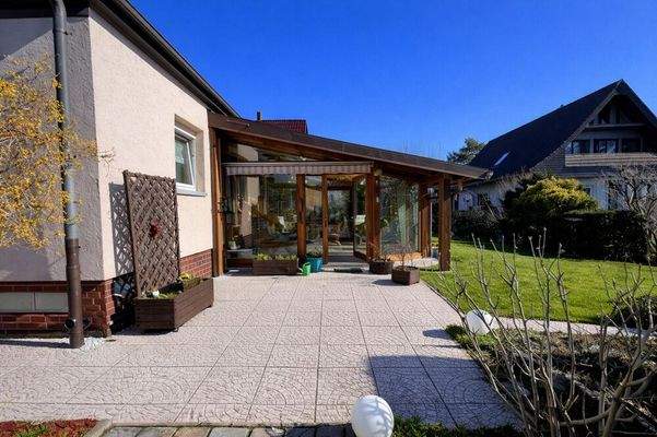 Seitansicht zum Wintergarten 