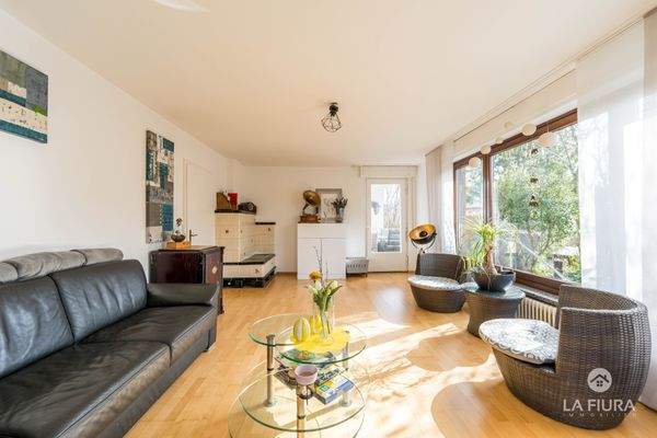 Wohnzimmer mit Kunst