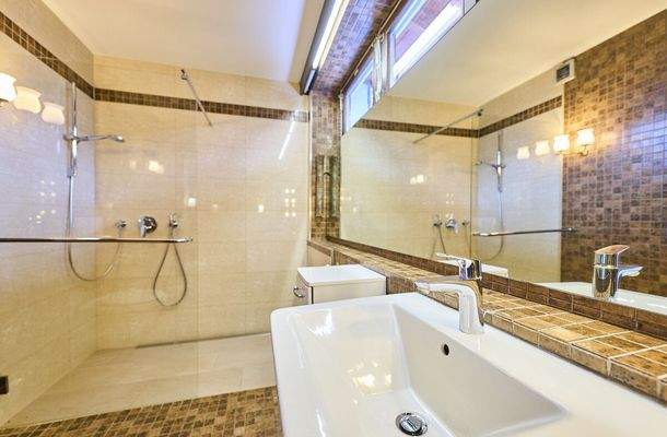 Badezimmer im Erdgeschoss