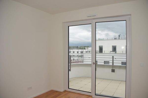 Schlafzimmer Balkon (leer)