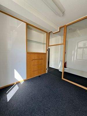 Raum 3 Büro mit Glastür
