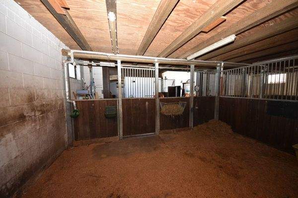 Pferdestall 2  von 5-6 6