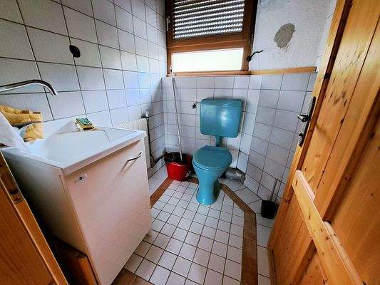 Zusätzliche separate Toilette im Obergeschoß.jpg