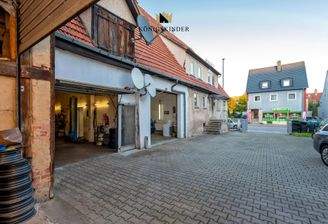 ...in den großen Hof...