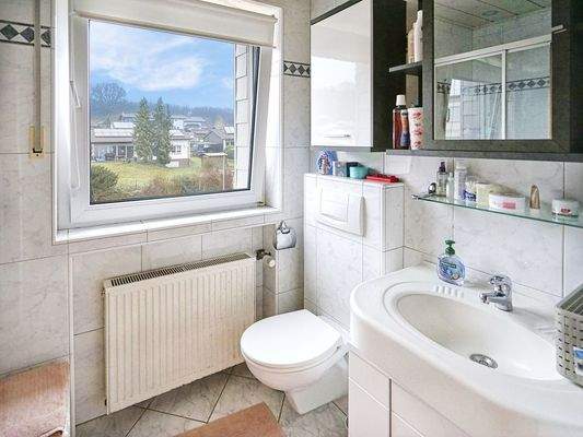 Helles Bad mit Wanne