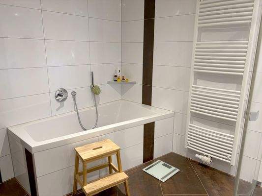 Bad im Untergeschoss - Ansicht Badewanne