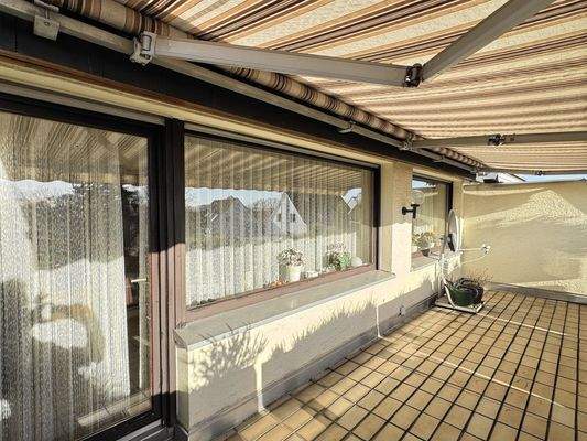 Terrassentür und Wohnzimmerfenster