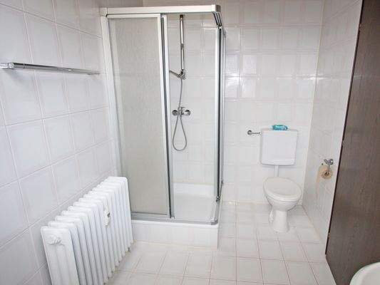 Bad mit Dusche.jpg
