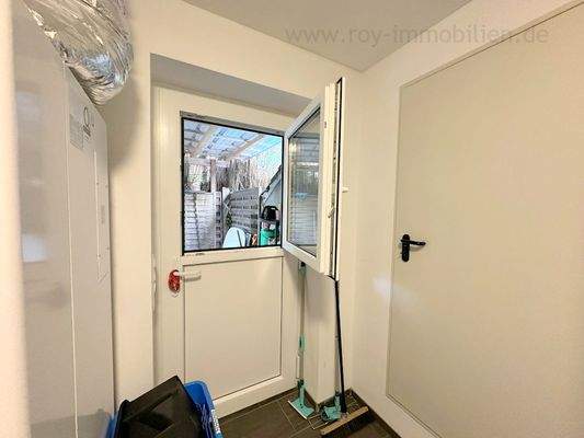 und Zutritt zur 2. überdachten Terrasse