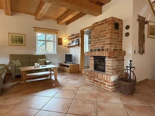 Wohnzimmer mit Kamin