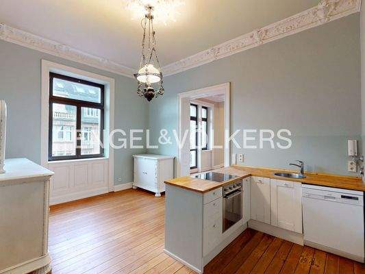 Große Wohnküche angrenzend an den Wohnbereich