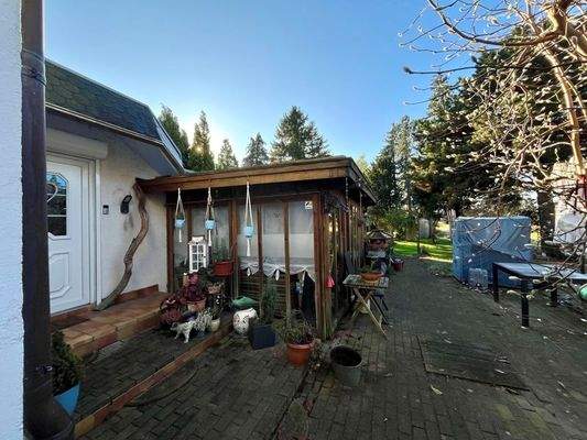 Eingangsbereich mit überdachter Terrasse