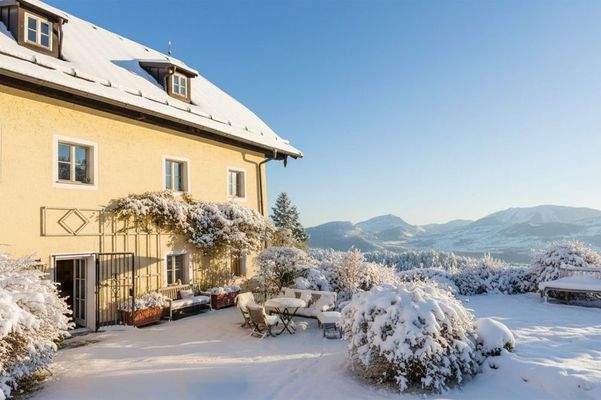 Die Terrasse mit Blick über das Tal