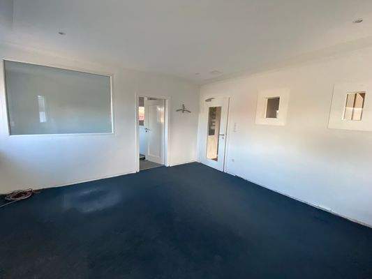 Büroraum OG mit Nebenzimmer.jpg