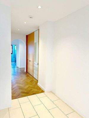 Eingangstüre und Diele 2