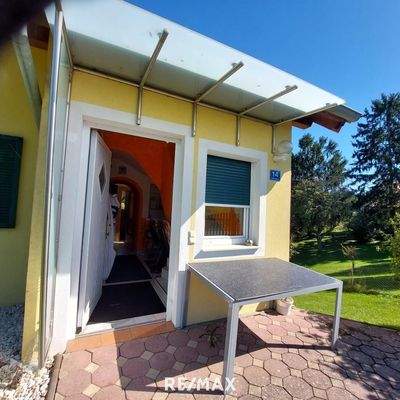 Terrasse vor dem Haus