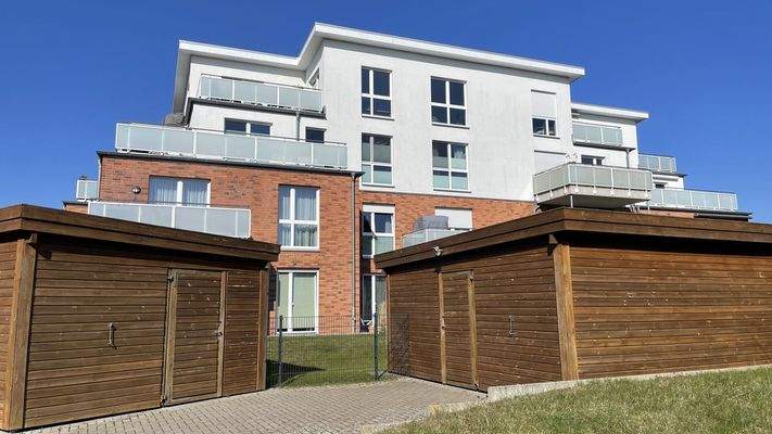 Hausrückseite-Fahrradschuppen