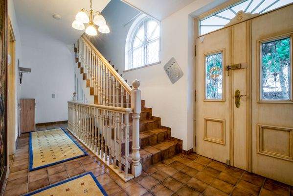 Eingangsbereich Haus linke Seite