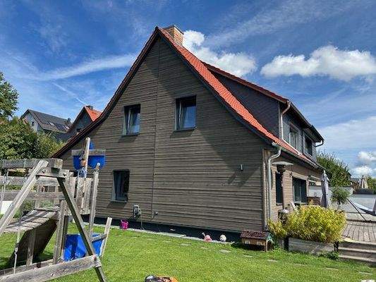 Hinterlüftete, gedämmte Fassade