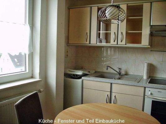 Einbauküche mit Oberschränken