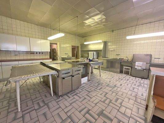 Haus 11-13 - Metzgerei mit Pausenbereich