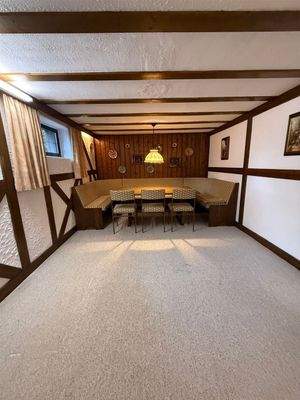 Partykeller mit Tageslichtfenstern