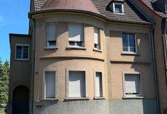 Hausansicht vorne, mit 2 Stellplätzen, Bild 1