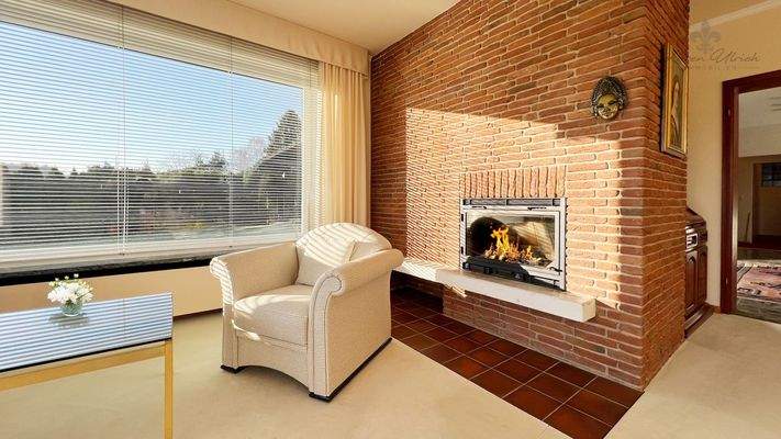 Wohnzimmer mit Kamin