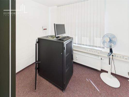 CAM03352G0-PR0065-STILL007