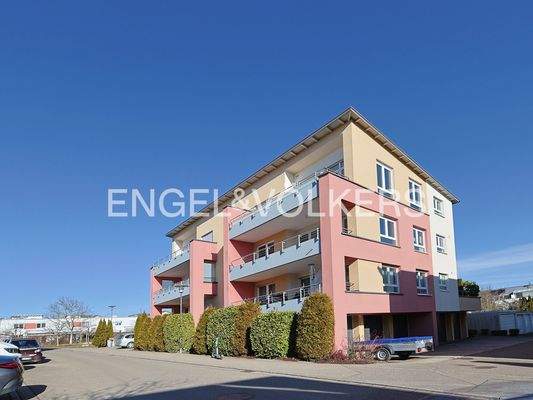 Sonnige Dachgeschoss-Wohnung mit großem Balkon (oben rechts)