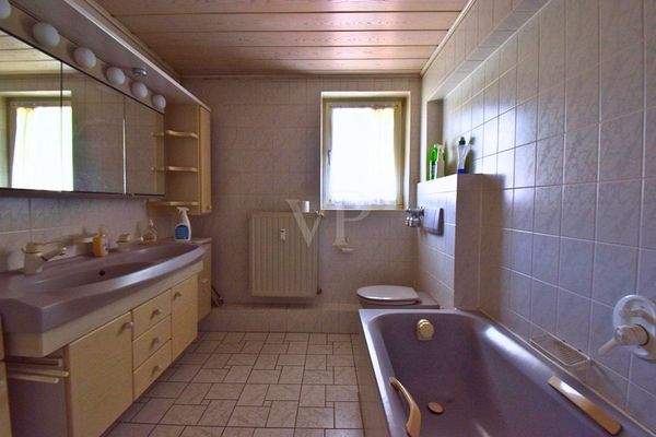 OG links: Badezimmer