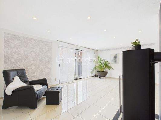 CAM03818G0-PR0042-STILL030