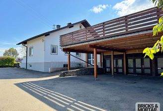 Carport und Haus