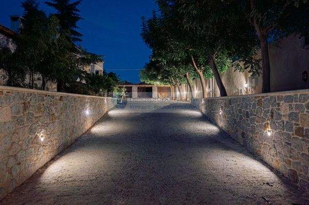 c0246d2d13964c0f97e95e2ea0e7cff7-original